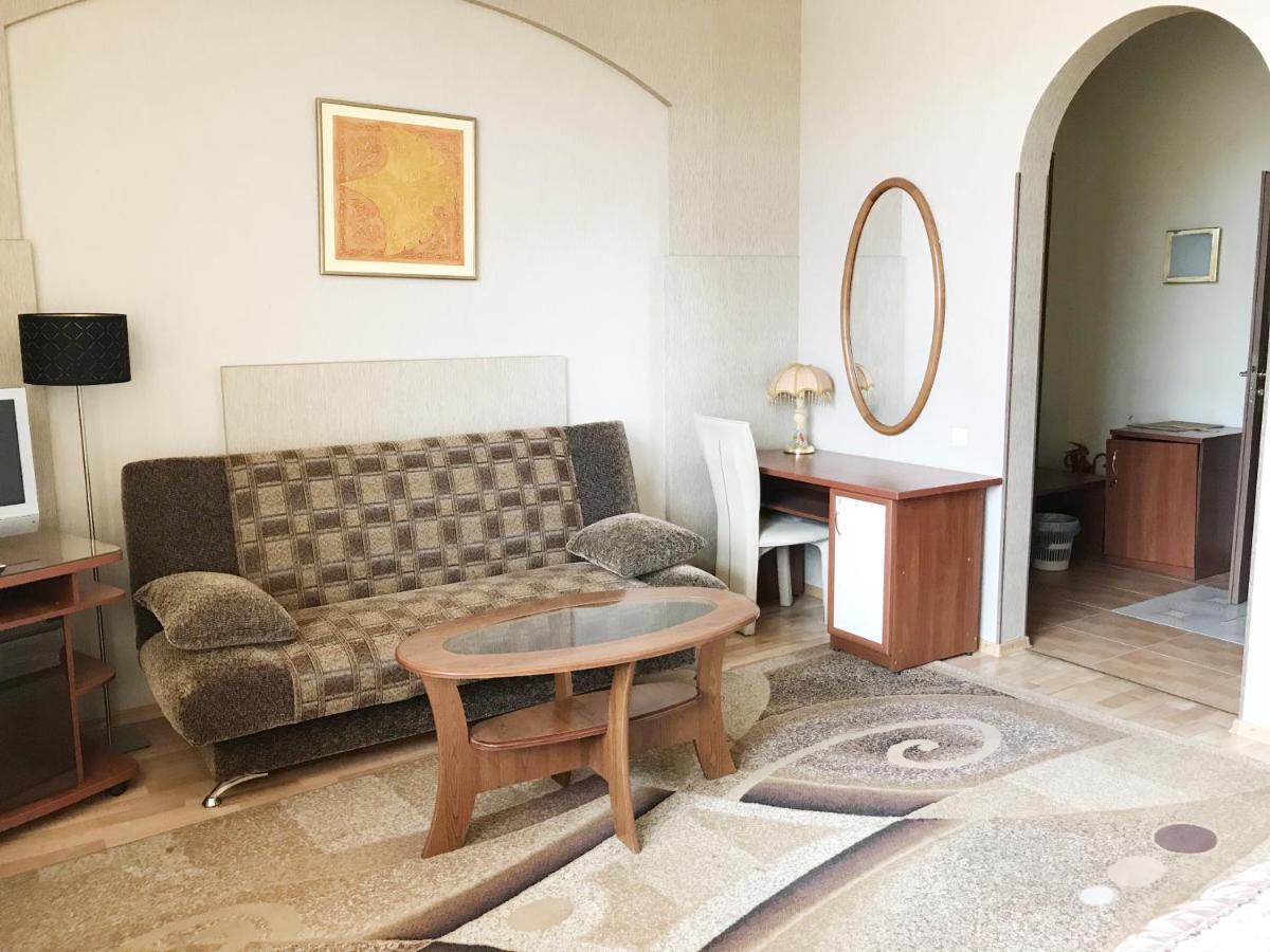 Hotel Nart Kharkiv Ngoại thất bức ảnh